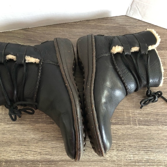 UGG  Lined Winter Boots - Picture 8 of 12